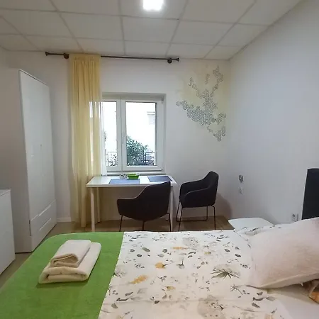 Zsa Zsa Zenta 1 *